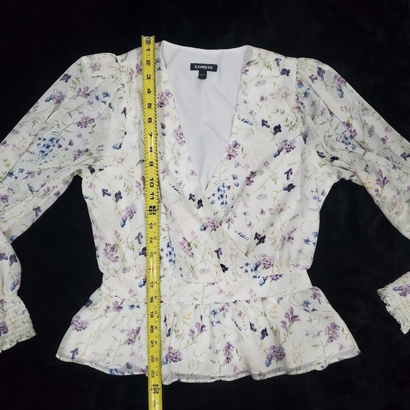 Express Floral V-Neck Blouse - Picture 8 of 9